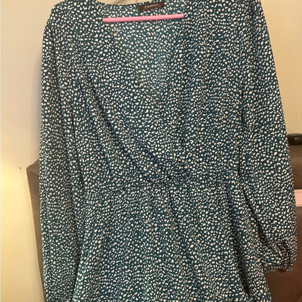 Teal and White Patterned Blouse🧡3/20$